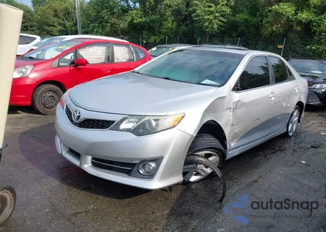 2014 Toyota Camry Se z USA, uszkodzony, nr VIN 4T1BF1FK5EU305317